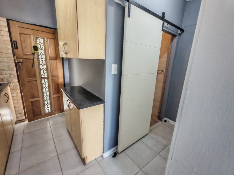 To Let 1 Bedroom Property for Rent in Humewood Eastern Cape